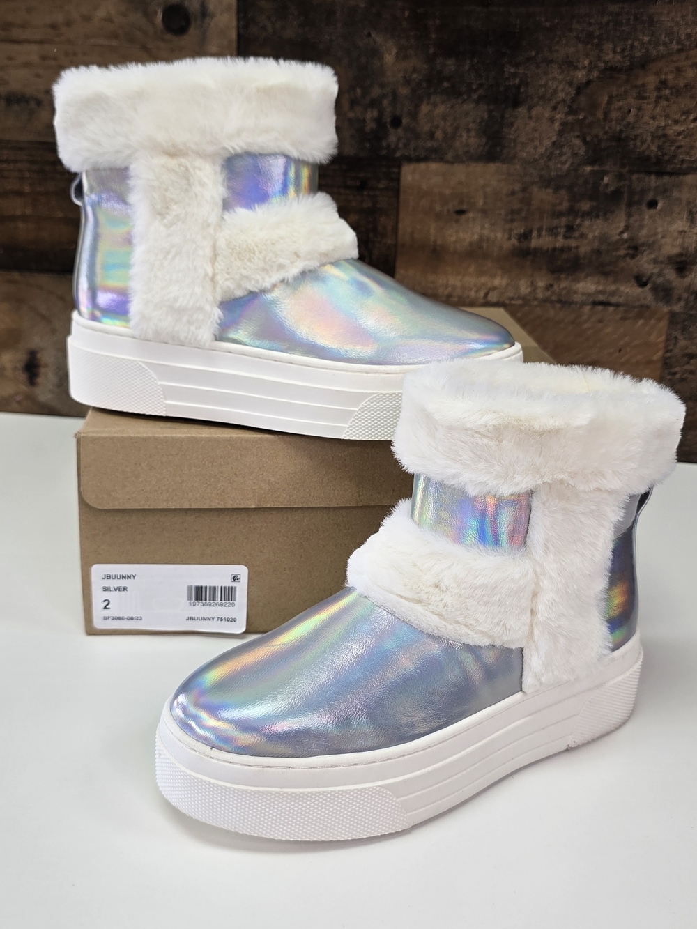 Steve Madden Kids Holographic Silver Faux-Fur Platform Boots Size 2 JBUUNNY
